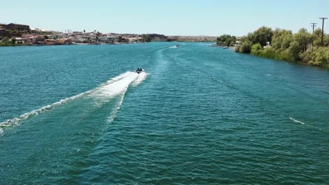 Two Watercraft Pass Each Other Vídeo Stock 209294536