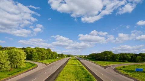 Two way asphalt road time lapse scene Vídeos de archivo 279180462