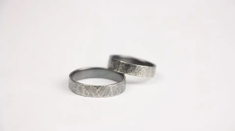 Two wedding rings lie one on the other, transfer focus from bottom to top Stockbeeldmateriaal 57197407