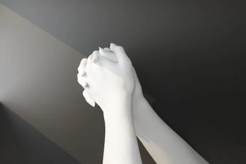 Two white hands fastened in a gesture of prayer Illustrazione stock
