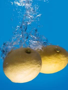 Two whole lemon 库存照片