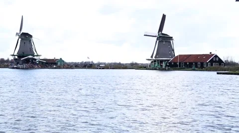 Two windmills working, Holland Vídeo Stock 47619607