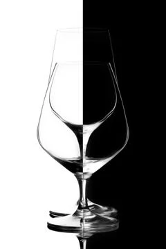 Two wine glasses in backlight on the black and white Foto stock