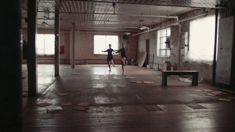 Two Women Dance in Empty Warehouse 库存影片 81631623