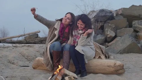 Two women sitting by the fire. BBQ picnic Video stock 75805619