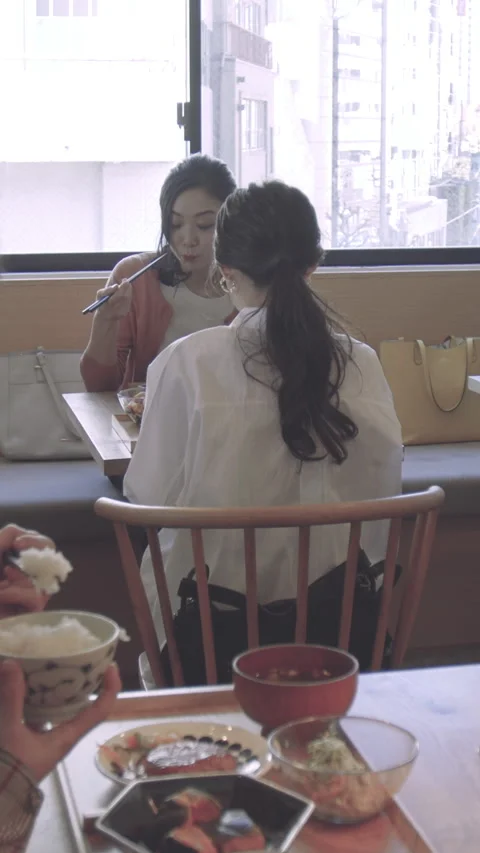 Two women talking while eating lunch Stock Footage 162243987