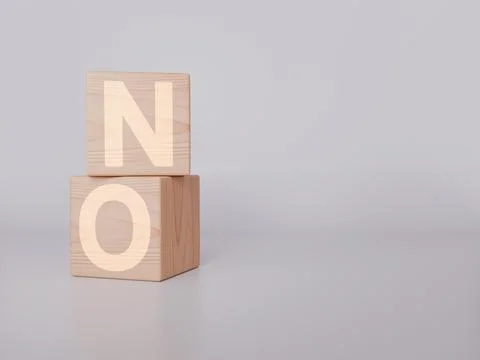 Two wooden cubes stacked vertically displaying the letters N and O to spell.. 库存照片