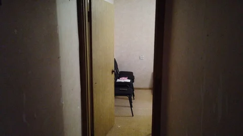 Two workers in the apartment install air conditioning. 스톡 동영상 116278845