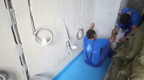 Two workers checks accuracy of marking lines on wall with thread Video stock 45226431