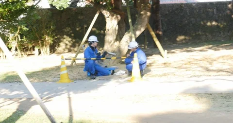 Two Workers remaking rebuilding the Destructed Shuri Castle, Okinawa, Japan Video stock 122918925