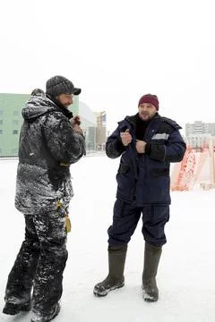 Two workers talk on the assembly site 스톡 사진