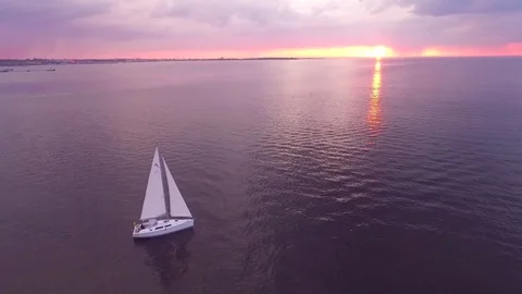 Two yachts at sunset on the high seas in a romantic dream trip.Pink sky. Vídeo Stock 73029428