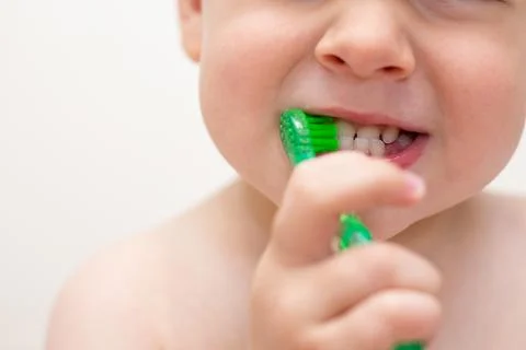 Two year old boy brushing his teeth Stock-Fotos