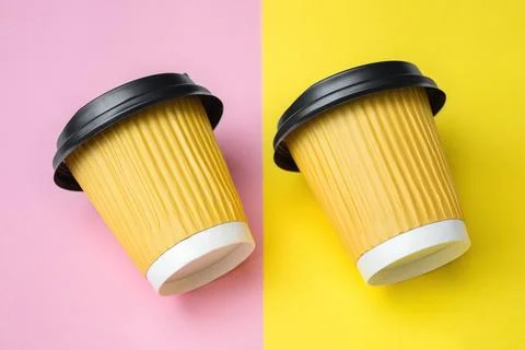 Two yellow coffee cups Foto stock