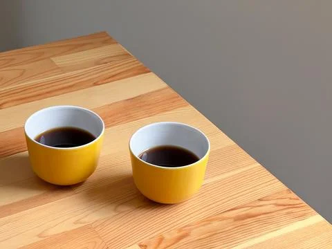 Two yellow coffee cups on the table Foto stock