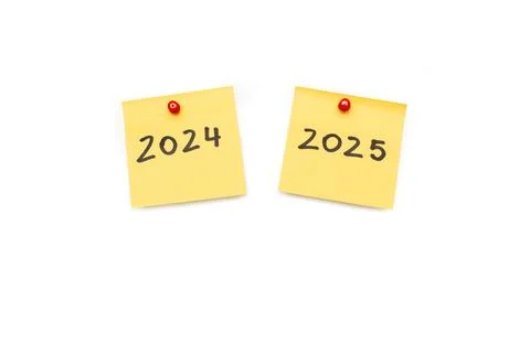 Two yellow sticky notes with 2024 and 2025 written on it on a white backgroound 스톡 사진