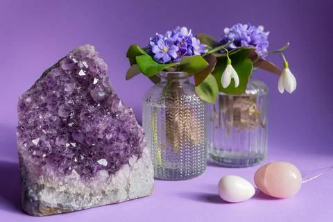 Two yoni eggs - rose quartz stone and white jade stone on violet background Stock-Fotos
