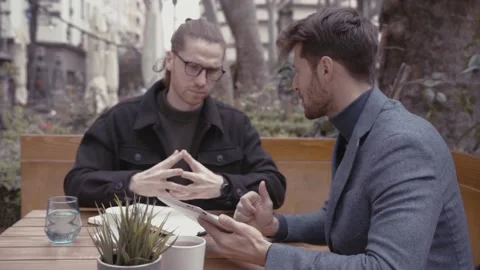 Two young business men having a meeting Stock-Footage 152535192