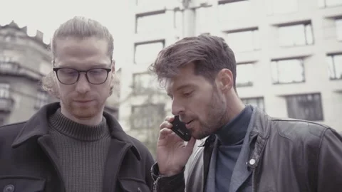 Two young businessmen in the city Video stock 152575754