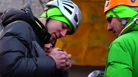 Two young climbers talking about the mountains. Motivation. Stock Footage 69033204