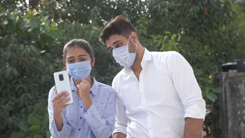 Two young colleagues or close friends standing outdoors talking on video call. Vídeo Stock 148744426