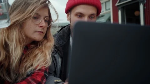Two young freelance millennials on casual meeting Video stock 117428516