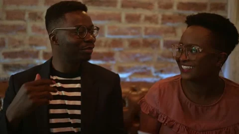 Two young freelancers having a discussion at the bar Stock-Footage 155542376
