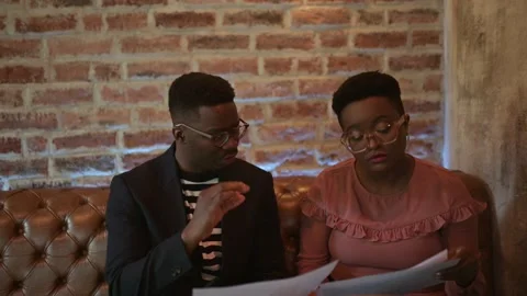 Two young freelancers having a discussion at the bar Stock-Footage 155542474