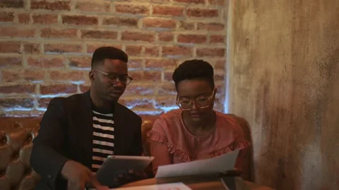 Two young freelancers working at a coffee shop Stock-Footage 155542526