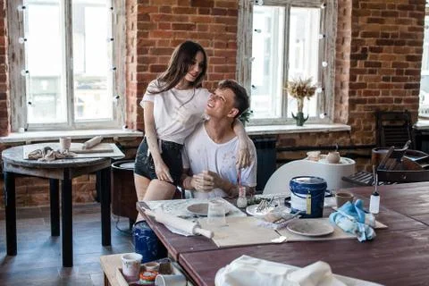 Two young men in a pottery workshop. Couple Wearing White T-Shirts Foto stock