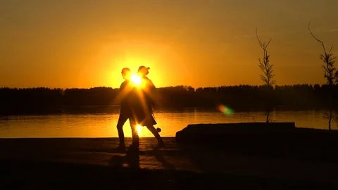 Two young men walking in slow motion Video stock 79662640