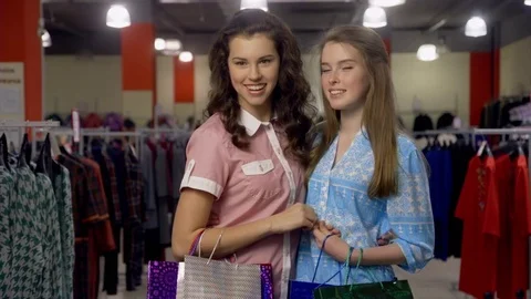 Two young woman talking near by shop entrance Vídeo Stock 72850737