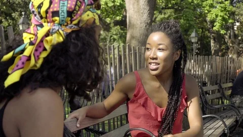 Two young women having conversation park bench summer park NYC 4K 库存影片 80968517
