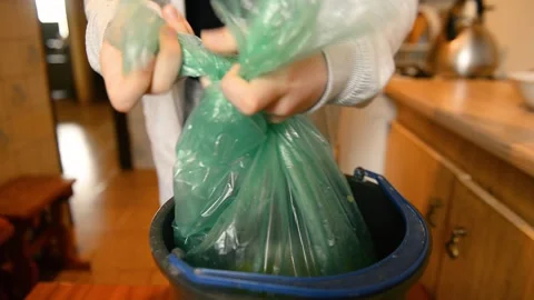 Tying and removing full trash bag from bin video 스톡 동영상 336684916