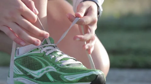 Tying her sneaker 動画素材 51515696