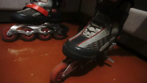 Tying of laces on roller skates 스톡 동영상 85601251