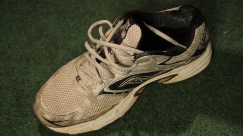 Tying Shoe Video stock 37020518