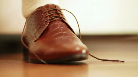 Tying shoelaces 스톡 동영상 25997445