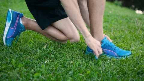 Tying shoelaces in preparation for jogging session or marathon cross run 動画素材 93304675