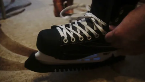 Tying the white laces on skates,preparing to go on the ice 스톡 동영상 85600515