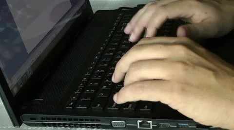 Type in keyboard of a laptop. Vídeos de archivo 56285472