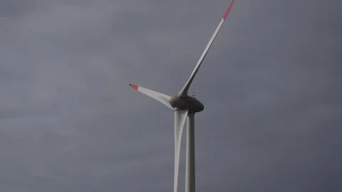 The type of wind turbine, the concept of wind power and alternative energy Video stock 251639913