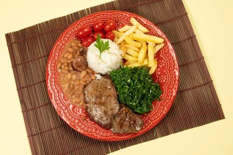 Typical Brazilian basic dish with rice, beans, steak, french fries, braised c Foto stock