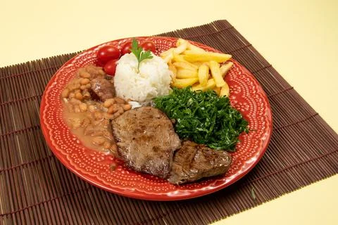 Typical Brazilian basic dish with rice, beans, steak, french fries, braised c Foto stock
