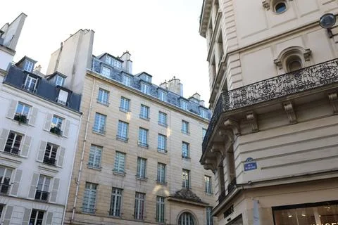 Typical bulding facade from Paris 스톡 사진