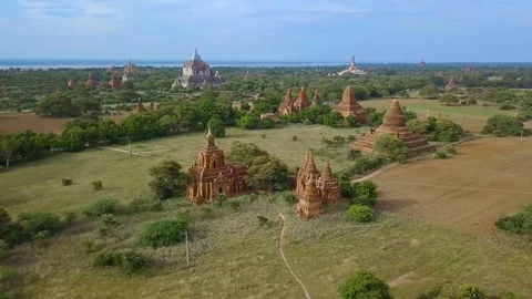 Typical burmese pan view of minor temples and Ananda Temple as background Vídeos de archivo 82323003