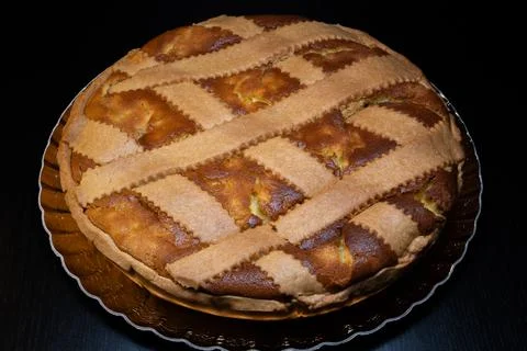 Typical Easter sweets in Campania: wheat pastiera Stockfoto's