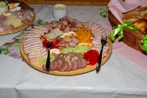 Typical Eastern meal in Carintha, Austria: eggs, cold cuts and horseradish Foto stock