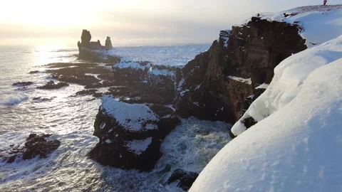 Typical Icelandic mountain landscape at Arnarstapi area, Snaefellsnes peninsula 스톡 동영상 172364943