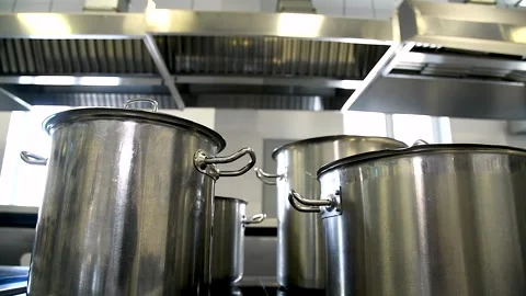 Typical kitchen of restaurant Vidéo 254908820